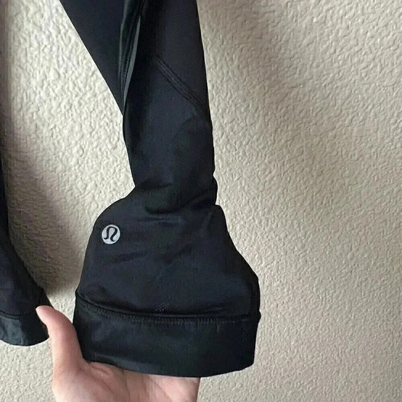 Lululemon Chase Me Crop II Black Faux Leather Trim Size 4 Mesh Workout Gym - Picture 4 of 12